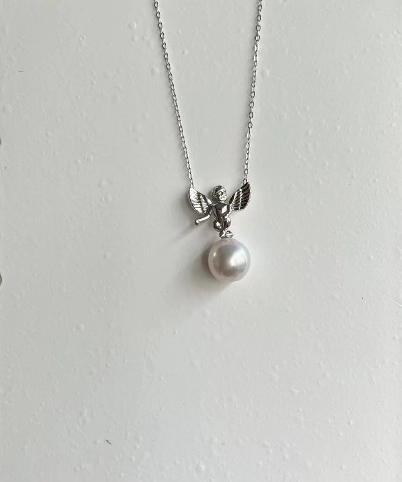 Yuan design Baroque Aurora Pearl 925 All-over Silver Little Angel Pendant Necklace Casual Commuting Style - Necklaces - Pearl White