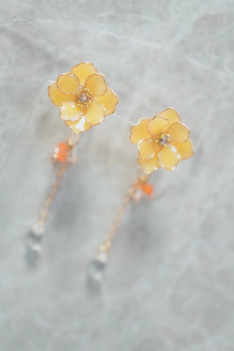 水晶小黃花 水晶花手工製作耳環 - 耳環/耳夾/耳骨夾 - 樹脂 
