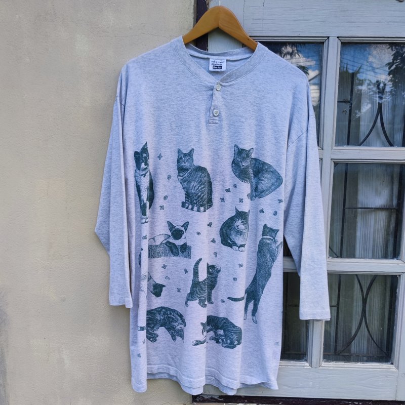 Vintage 90s  Rel-e-vant Products Cats all Over Print Henley  Tee - เสื้อยืดผู้ชาย - ผ้าฝ้าย/ผ้าลินิน สีเทา