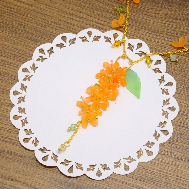 Osmanthus necklace 【Flowers in the Moonlight】 - สร้อยคอ - พลาสติก สีส้ม