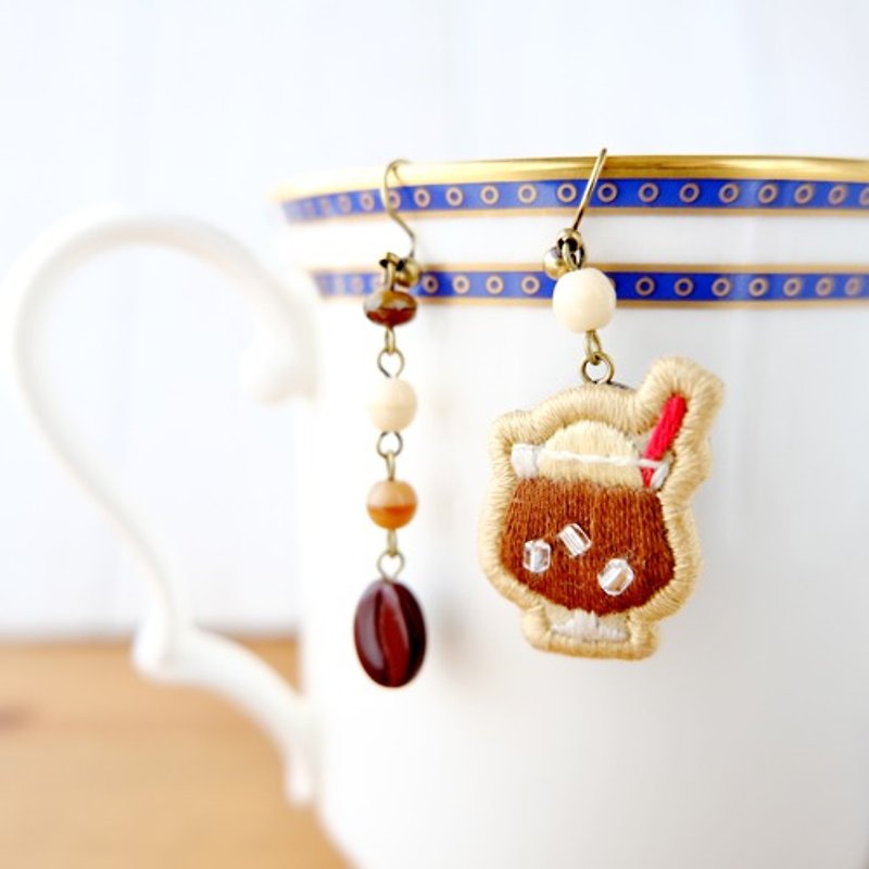 cafe Earrings / Clip-On(Coffee Float) * Embroidery Embroidery - ต่างหู - ผ้าฝ้าย/ผ้าลินิน 