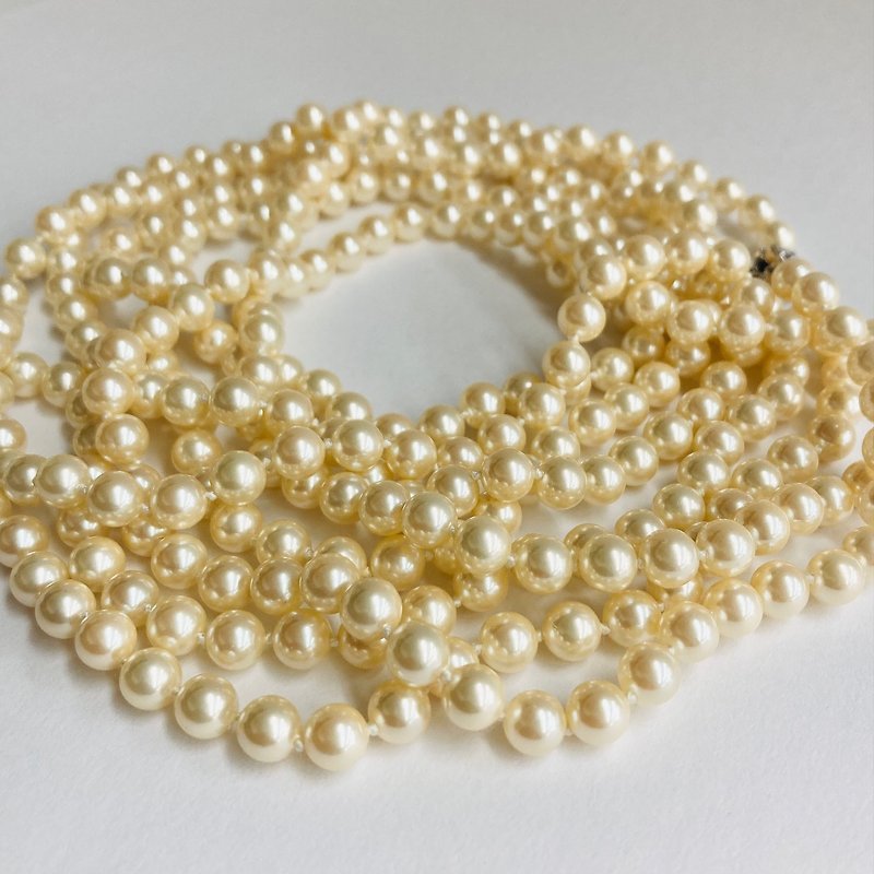 Shell pearl all knot super long necklace/6.5mm approx. 240cm/cream two-tone/made in Japan - สร้อยคอ - วัสดุอื่นๆ ขาว