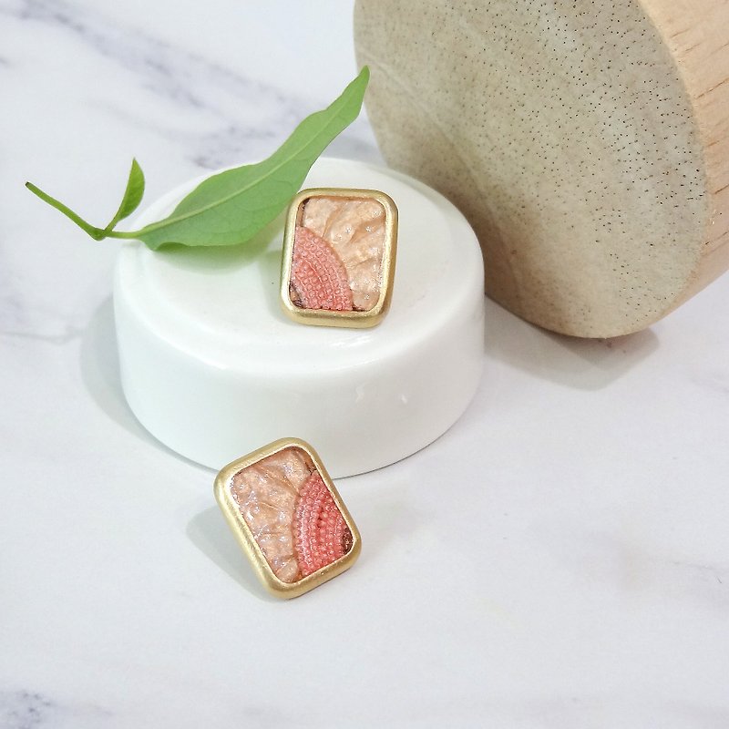 Cufflinks Carving Cufflinks Carving Pink Daisy Carving Cufflinks Earrings Order Making - Earrings & Clip-ons - Enamel White