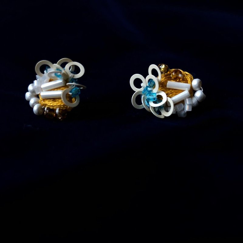 Bubble・Lemon Yellow // Paired・Handmade Beaded Earrings - Earrings & Clip-ons - Glass Yellow