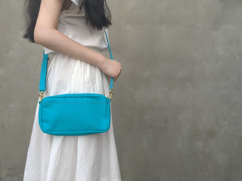 Canvas simple hand carry bag (shoulder bag) - Messenger Bags & Sling Bags - Cotton & Hemp Multicolor