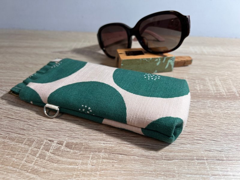 [Ready stock] Large polka dot green and gray 8 cm shrapnel glasses storage bag to store cloth and small items - กล่องแว่น - ผ้าฝ้าย/ผ้าลินิน 