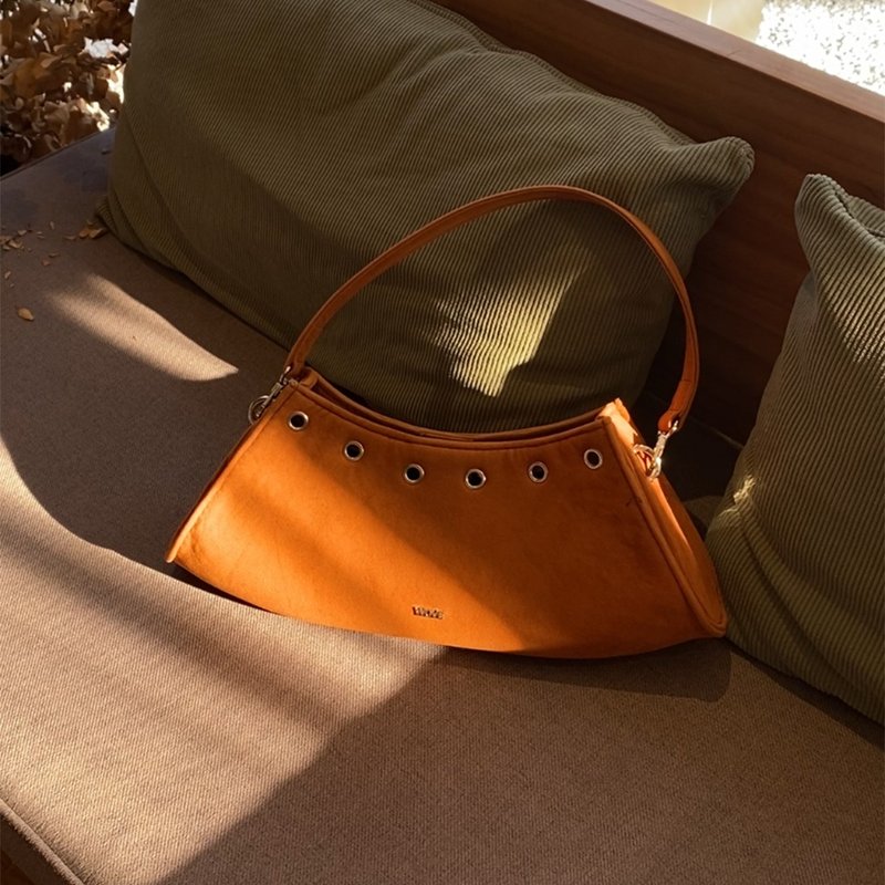 WOVE - Rocking eyelet shoulder bag in suede brown color - 手提包/手提袋 - 人造皮革 咖啡色