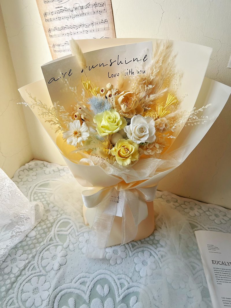 【flower-of-life】Cream warm yellow eternal bouquet Japanese eternal rose birthday bouquet - ช่อดอกไม้แห้ง - พืช/ดอกไม้ สีเหลือง