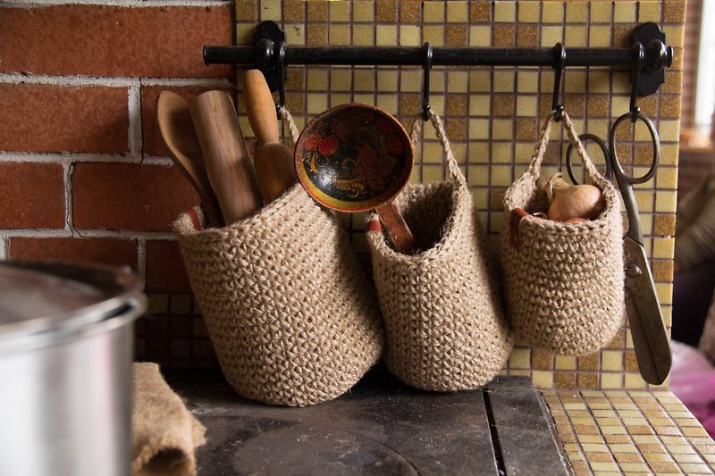 Wall hanging storage basket, jute basket, hanging planters - 收納箱/收納用品 - 環保材質 咖啡色