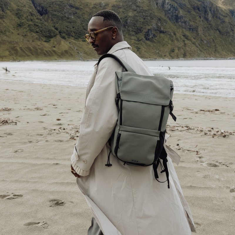 Street Light 街頭護脊輕量背包 22L - 後背包/背包/書包 - 其他材質 多色