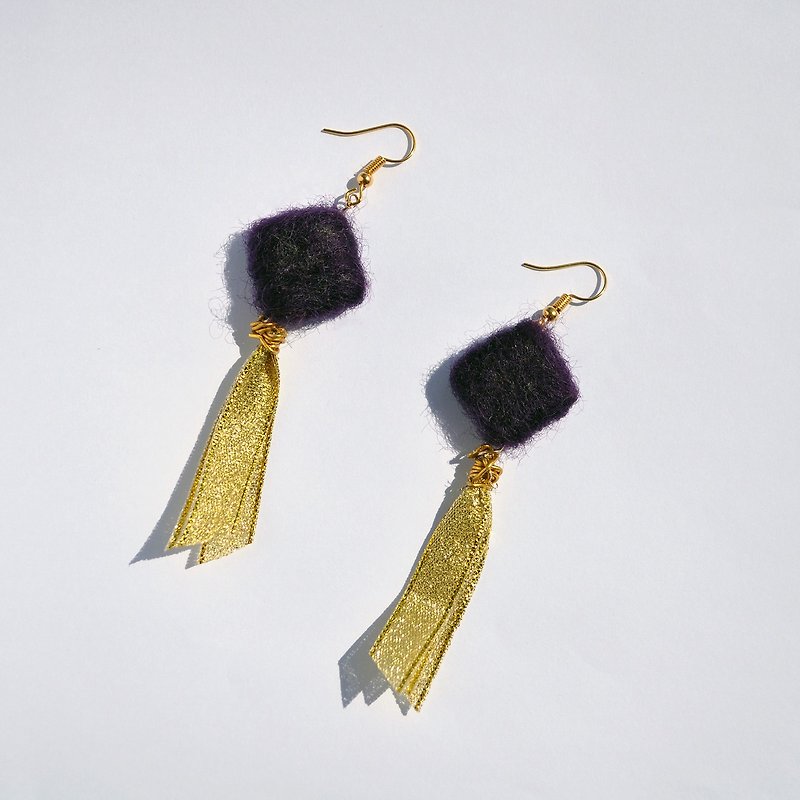 Bling wool felt earrings - ต่างหู - ขนแกะ สีม่วง
