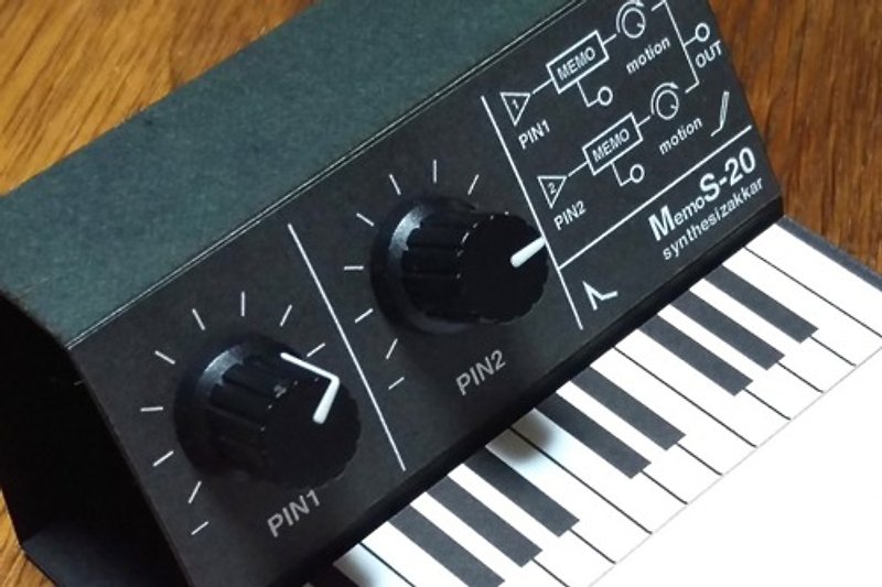 Magazine publication product [Memo] Memo S-20 synthesizer type, pen stand memo, with SKP - สมุดบันทึก/สมุดปฏิทิน - กระดาษ สีดำ