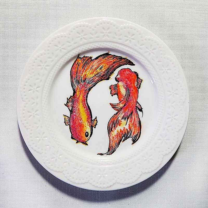 情人節特輯＿療癒陶瓷手繪盤 - 伴你左右(16.5cm) - 小碟/醬油碟 - 瓷 紅色