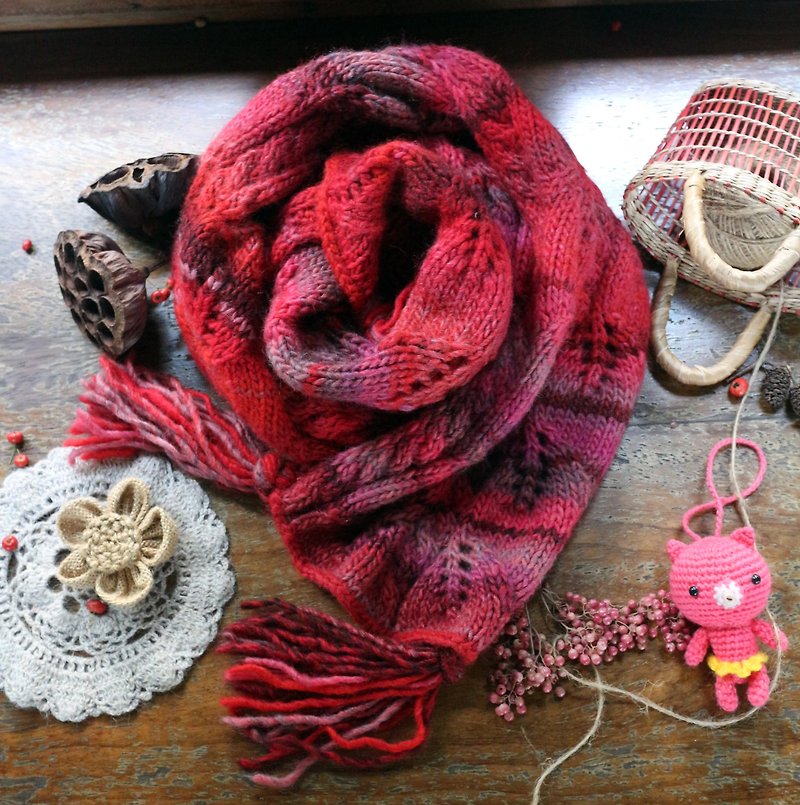 ChiChi Handmade-Red Leaf Pieces/Tassels-Wool Scarf - ผ้าพันคอถัก - ขนแกะ สีแดง