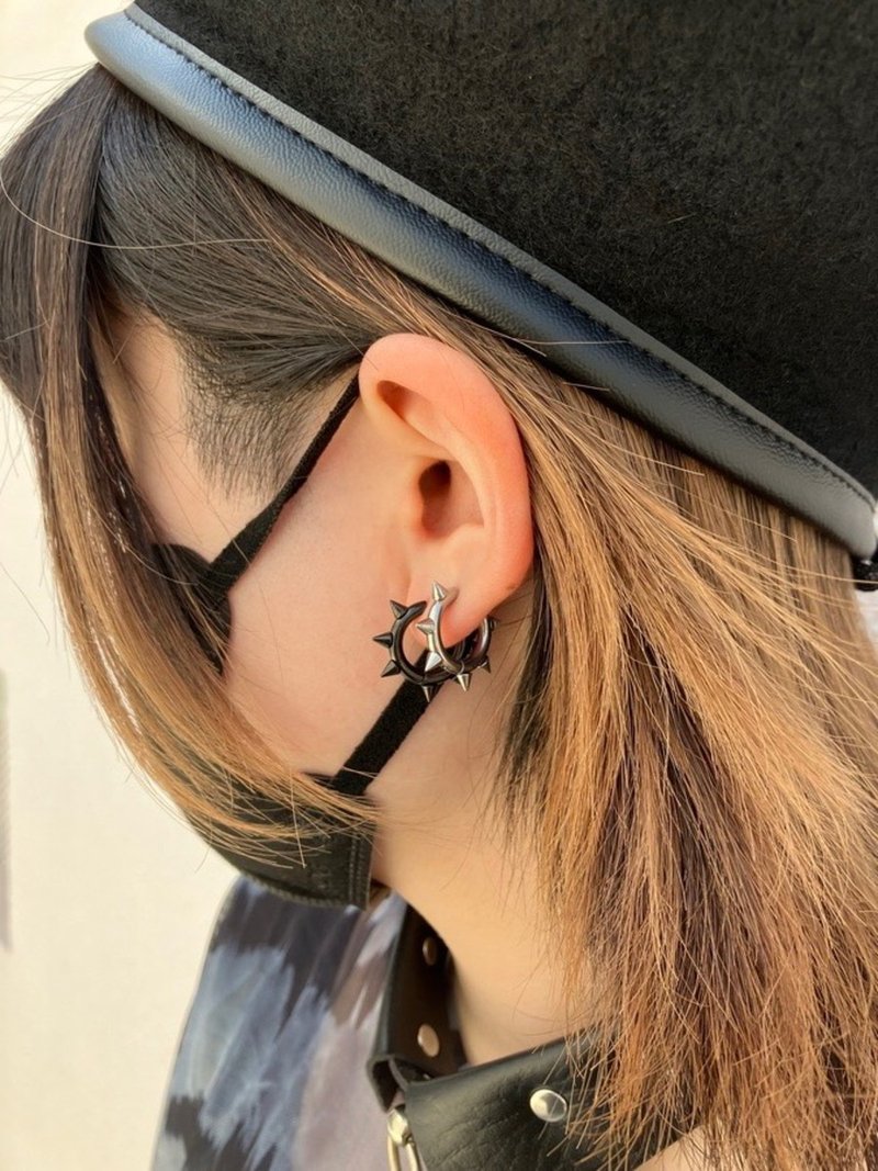 spike earrings/black/ Silver/hellcatpunks/hcp-ac-0262 - ต่างหู - ทองแดงทองเหลือง สีดำ