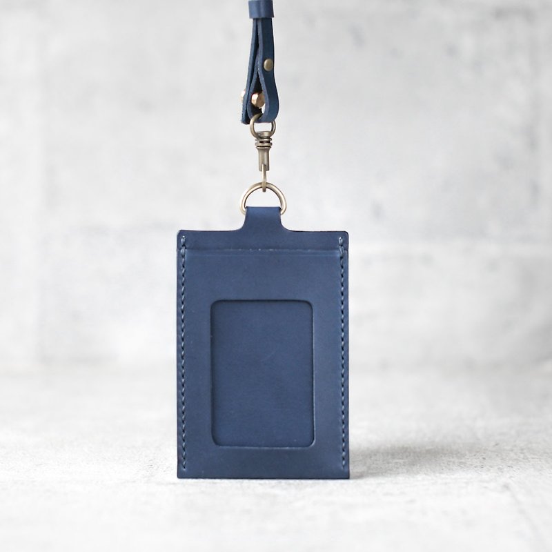 Navy blue veg-tanned leather ID card case - ที่ใส่บัตรคล้องคอ - หนังแท้ สีน้ำเงิน