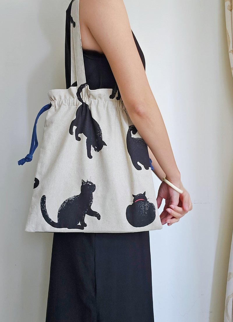 [Handmade]*Black Cat Series*A4 drawstring bag, shoulder bag, shopping bag - Drawstring Bags - Cotton & Hemp Multicolor