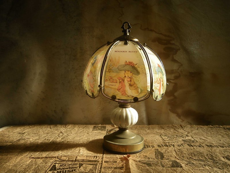 [OLD-TIME] Early Taiwan-made Peter Rabbit Glass Table Lamp - โคมไฟ - วัสดุอื่นๆ 