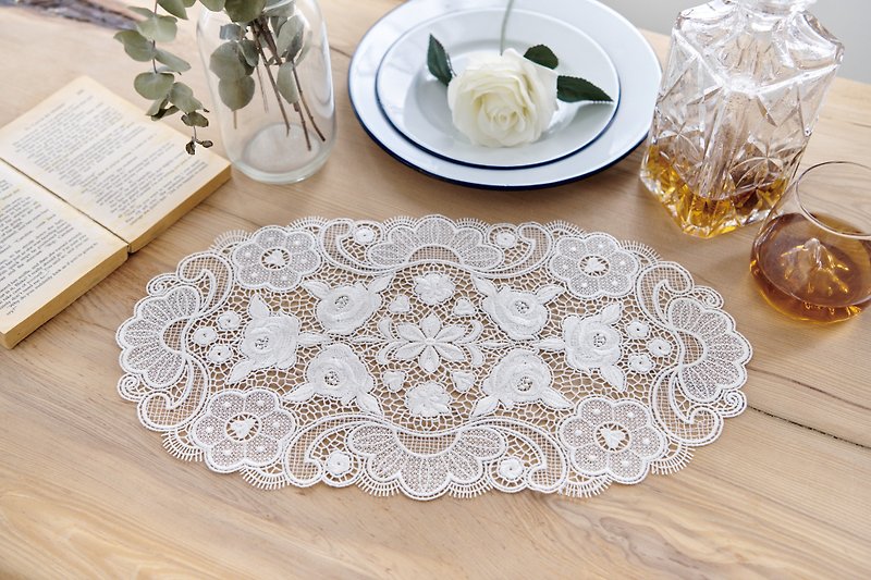 [Gift] Gorgeous Rose Water-Soluble Hollow Lace Doily - Ivory White (Delicate Edition 11/Deluxe Edition 12 Pieces) - ของวางตกแต่ง - งานปัก ขาว