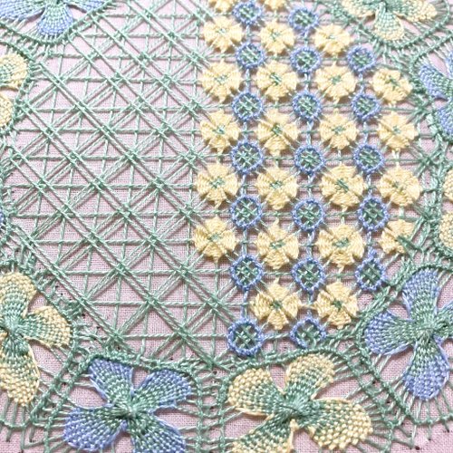 楕円形パラグアイ伝説織　ニャンドゥティレース　テーブルセンター　オバールドイリー 楕円形パラグアイ伝説織 ニャンドゥティレース テーブルセンター