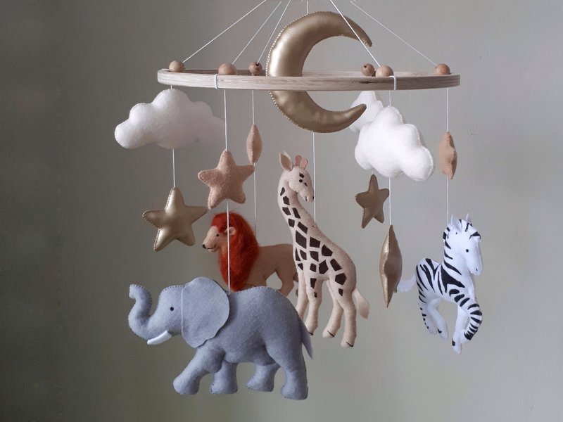 Baby mobile neutral animals Africa nursery decor, safari crib mobile - 寶寶/兒童玩具/玩偶 - 環保材質 金色