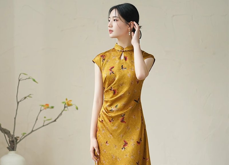 蝶躍金 新中式復古中國風 香云紗真絲旗袍洋裝 - 洋裝/連身裙 - 其他材質 金色