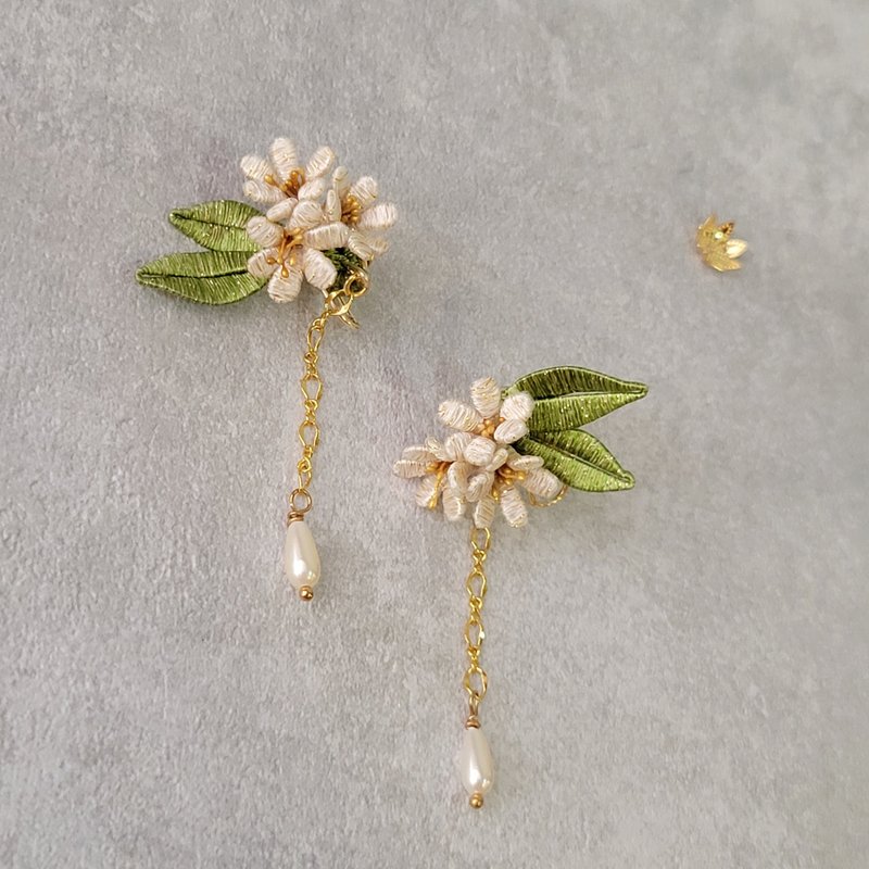 orange blossom earrings - ต่างหู - งานปัก ขาว