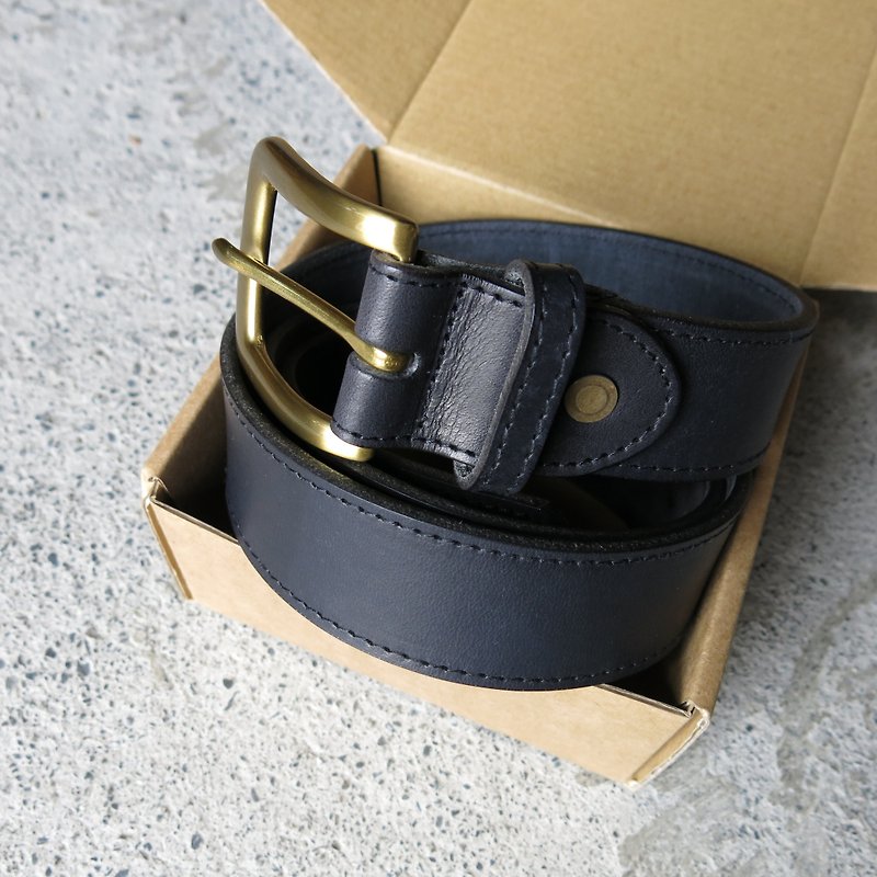 Black handmade 3.5cm genuine leather belt for men ( with decor sewing thread) - เข็มขัด - หนังแท้ สีดำ