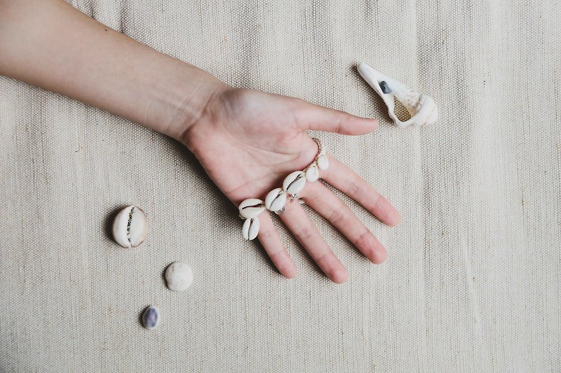 Tide | Shell Starfish Silver Wax Rope Braided Anklet - สร้อยข้อมือ - เปลือกหอย ขาว