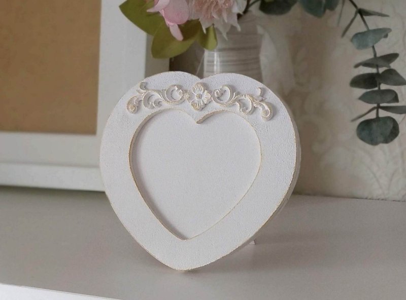 相框 Small white photo frame in shape of heart Wedding gift Mini picture frame - 相框/畫框 - 木頭 白色