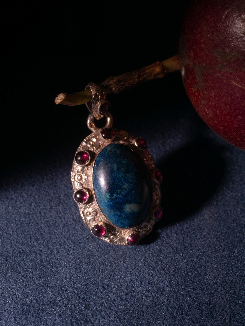 1860s French sterling silver gilt egg face Stone photo pendant - Necklaces - Silver Blue