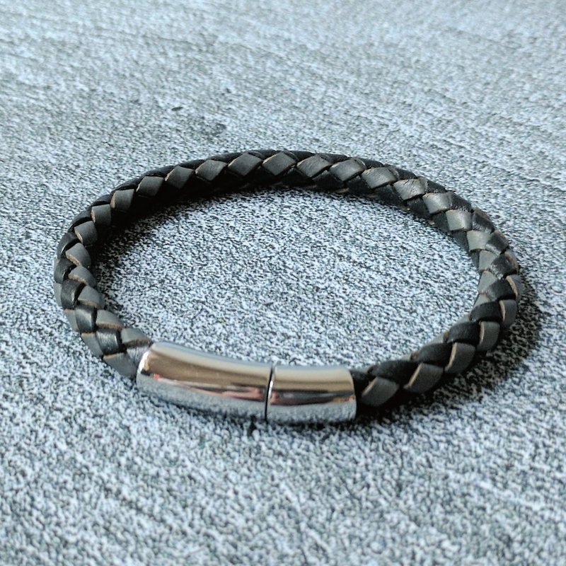 316 woven stainless steel bright Silver calf 5mm magnetic clasp bracelet (black + ash) - สร้อยข้อมือ - หนังแท้ สีดำ
