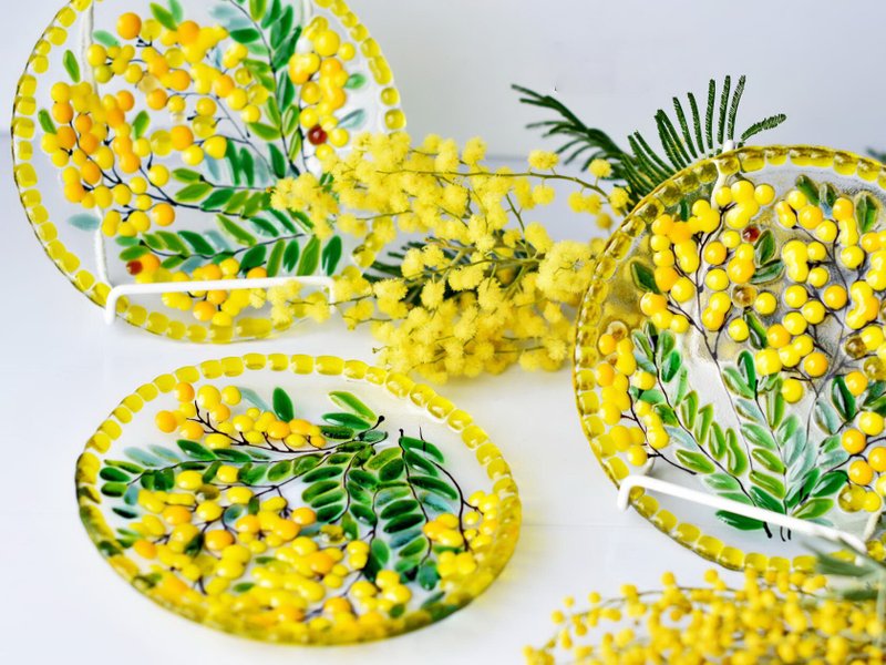 Dessert plates with mimosa - Fused glass candy dish with mimosa -Fused glass art - 盤子/餐盤/盤架 - 玻璃 黃色