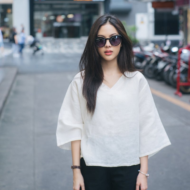 ผ้าฝ้าย/ผ้าลินิน เสื้อผู้หญิง ขาว - V-Neck Linen Shirt - Simply Off-White