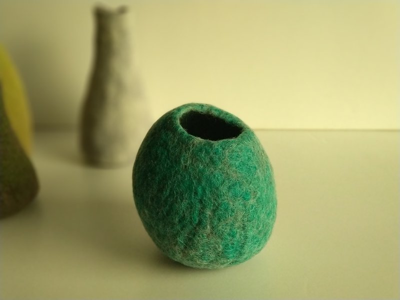 Wool felt lake water green handmade vase - เซรามิก - ขนแกะ 