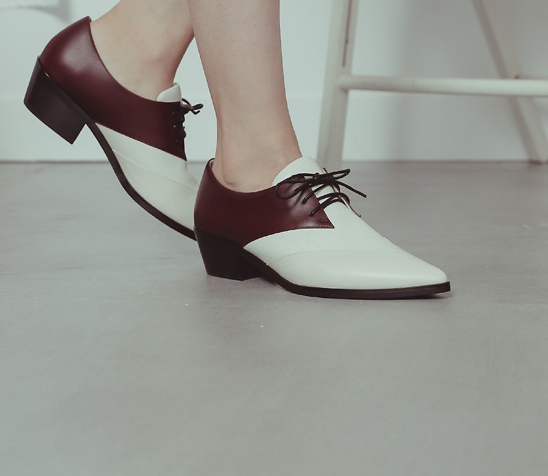 Stacked arc stitching styling Oxford shoes white - รองเท้าอ็อกฟอร์ดผู้หญิง - หนังแท้ ขาว