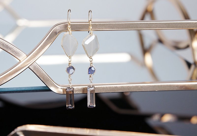【14KGF】Grey Moon Stone,Iolite,Smoky Quartz Dangling Earrings - Earrings & Clip-ons - Other Metals Gold