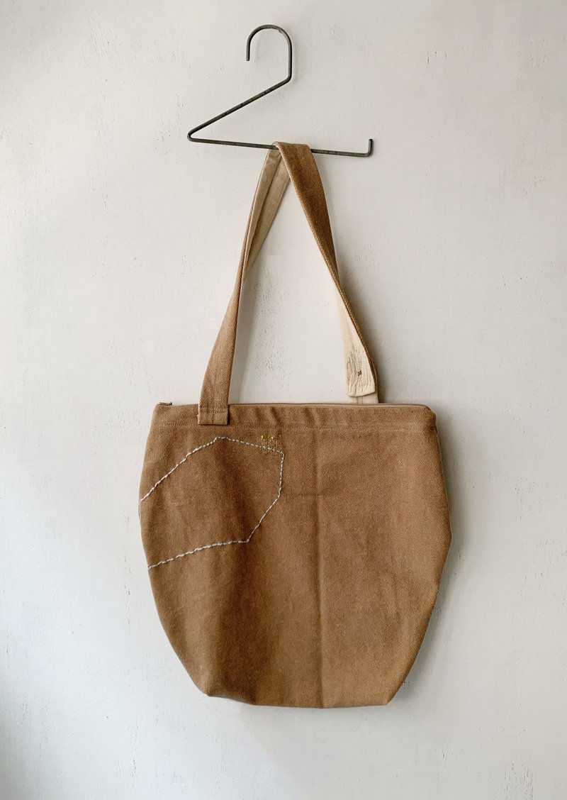 Washed canvas bag--in the light not far away - กระเป๋าแมสเซนเจอร์ - ผ้าฝ้าย/ผ้าลินิน สีนำ้ตาล