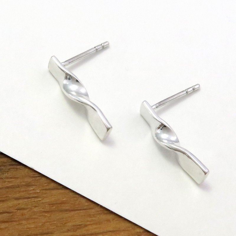Round Knot Stud Earrings in Sterling Silver (pair) - ART64 - ต่างหู - เงินแท้ สีเงิน