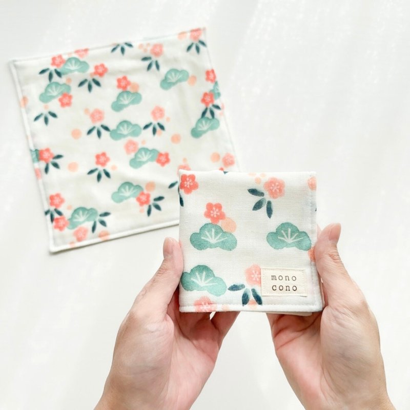 Beginning of Spring Plum Flower lover and Pine Trees Auspicious Gauze Handkerchief Organic Cotton - ผ้าเช็ดหน้า - ผ้าฝ้าย/ผ้าลินิน หลากหลายสี