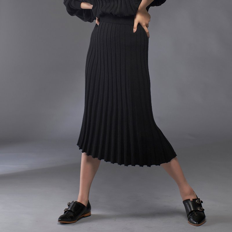 黑色純羊毛寬版螺紋過膝裙