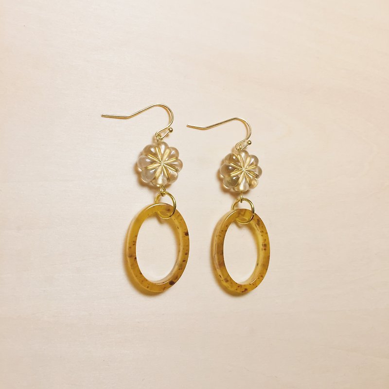 Vintage engraving floral amber mayfly shiny hoop earrings - ต่างหู - เรซิน สีส้ม