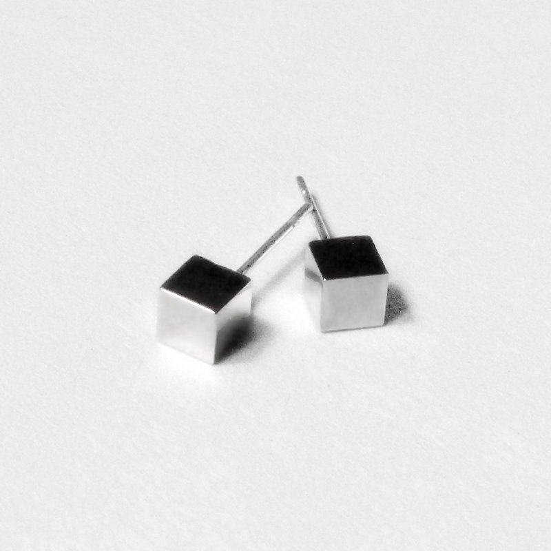 限量單邊款 - 瘋狂幾何 | 5mm亮面(大)立方體正方形方塊純銀耳環 - 耳環/耳夾 - 純銀 銀色
