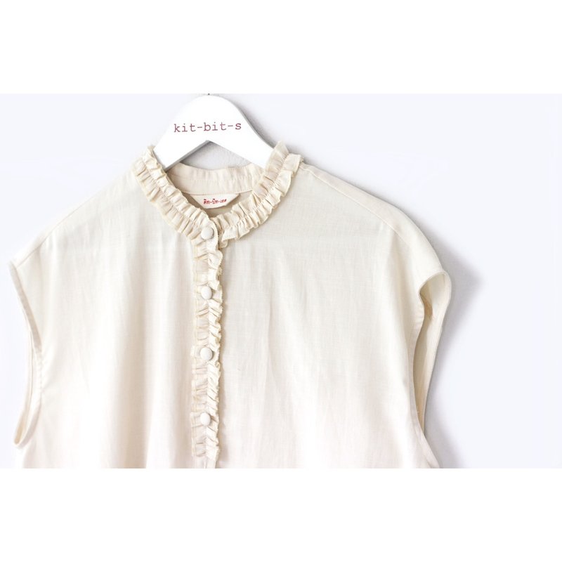 Oversized shirt with ruffled sleeves, made of cream-colored cotton. - 女上衣/長袖上衣 - 棉．麻 