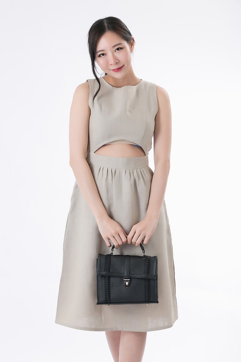Mini Blacknoir Cover Bag (M) - กระเป๋าแมสเซนเจอร์ - หนังแท้ สีดำ