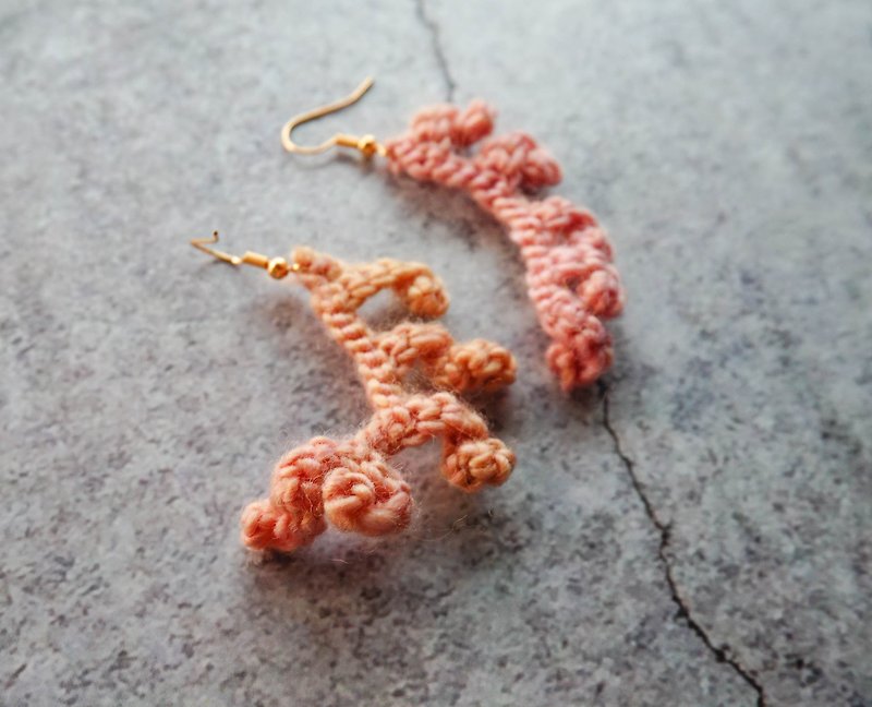手工鉤織耳環 | 野薑 - 耳環/耳夾 - 羊毛 粉紅色