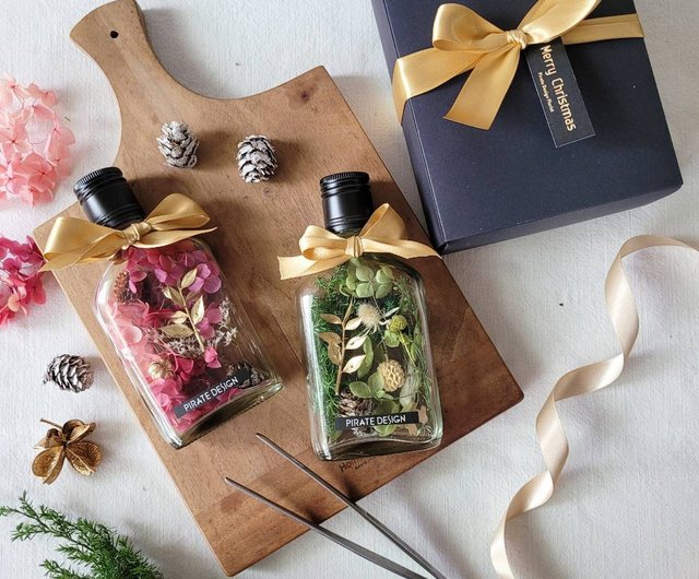 Exclusive Christmas DIY Gift Box】Handmade Material Package / Immortal  Whiskey Bottle with Flowers in a Gift Box - Shop piratedesign Dried Flowers  & Bouquets - Pinkoi