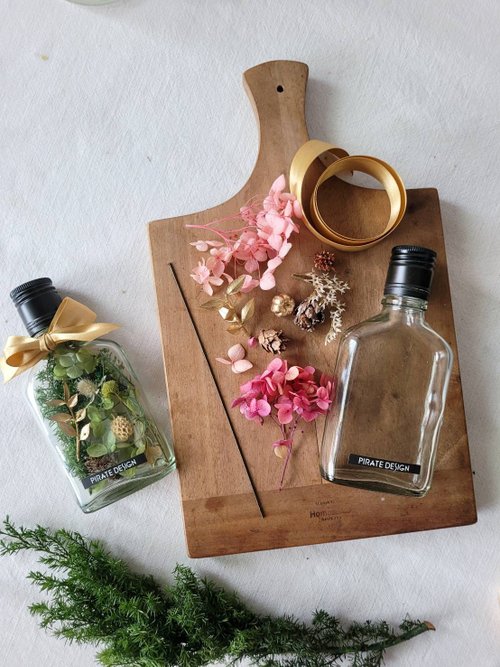 Exclusive Christmas DIY Gift Box】Handmade Material Package / Immortal  Whiskey Bottle with Flowers in a Gift Box - Shop piratedesign Dried Flowers  & Bouquets - Pinkoi