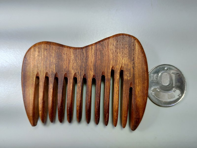 [Taiwan burdock handmade wooden comb] with comb (K) - อื่นๆ - ไม้ 