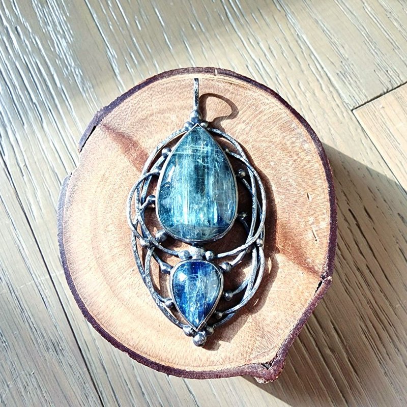 Kyanite Stone silver pendant - สร้อยคอ - เครื่องเพชรพลอย สีน้ำเงิน